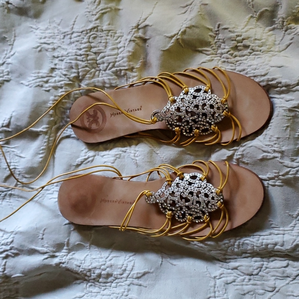 Modern Vintage Strappy sandal flats